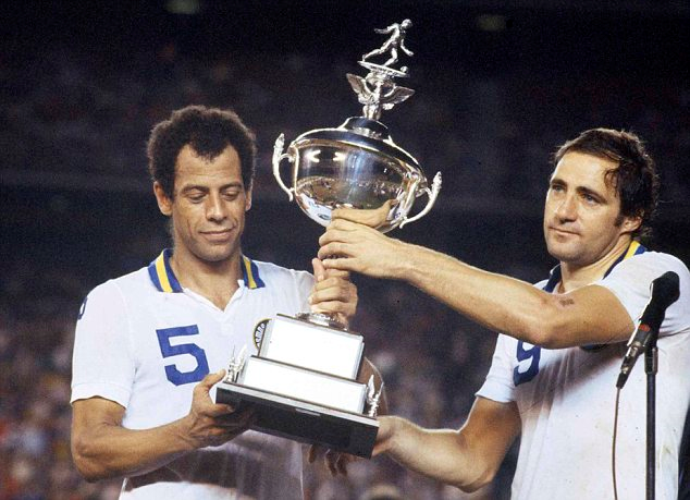 Cosmos (Carlos Alberto (l) and Giorgio Chinaglia) host the 1978 NASL trophy after bullying their way through the season.