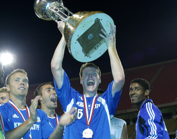 2004 Kansas City Wizards Hold Their “Best Ever Team” Trophy (Resemblance to U.S. Open Cup merely coincidental). Photo courtesy of Sporting Kansas City 