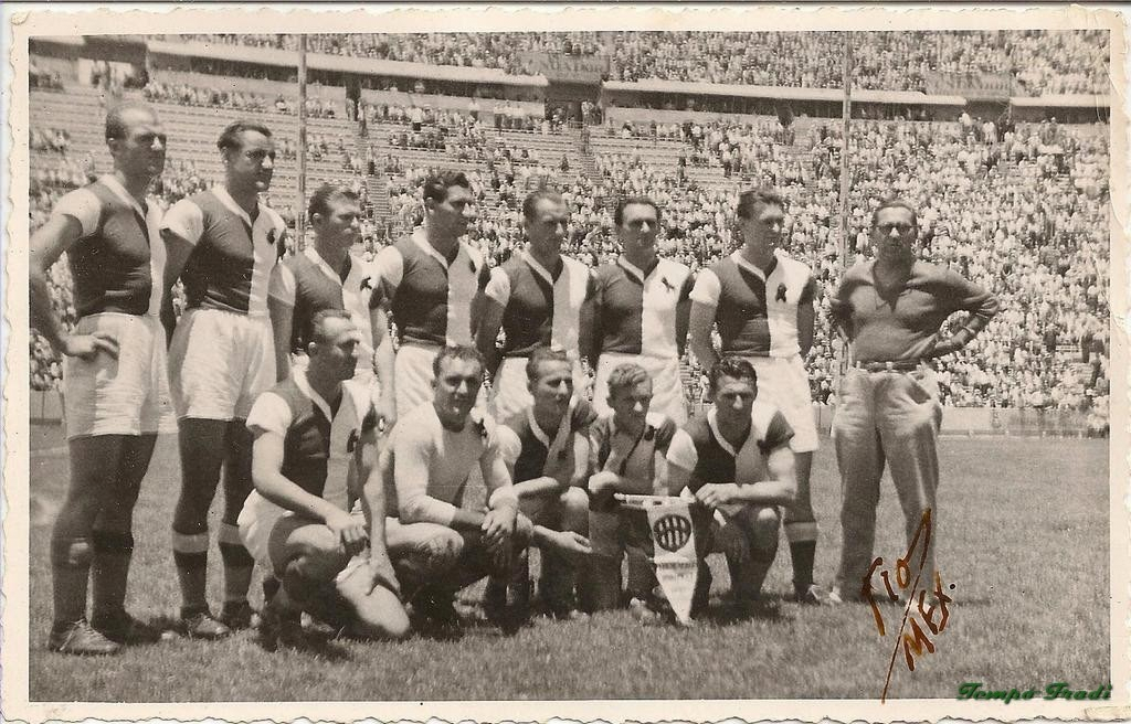 Puskas (top, third from left) lining up with Ferencvaros during Mexican tour 1947 Source: tempofradi.hu=