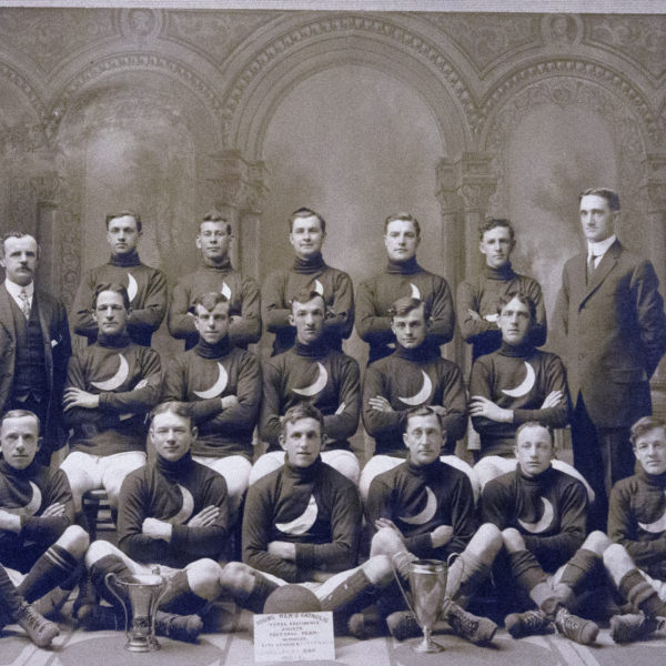 Studip Portrait of a soccer team with trophied